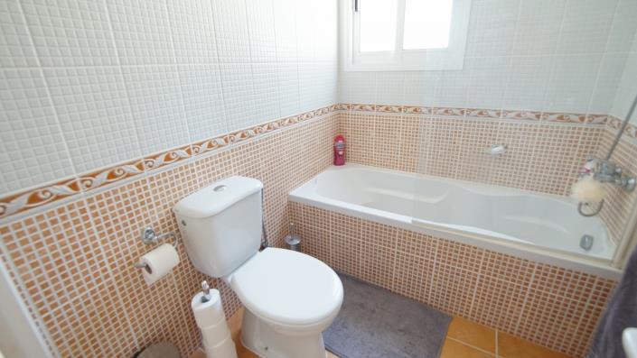 Image No.14-3 Bed Villa / Detached for sale