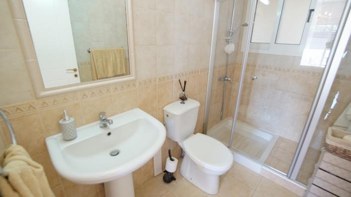 Image No.15-3 Bed Villa / Detached for sale