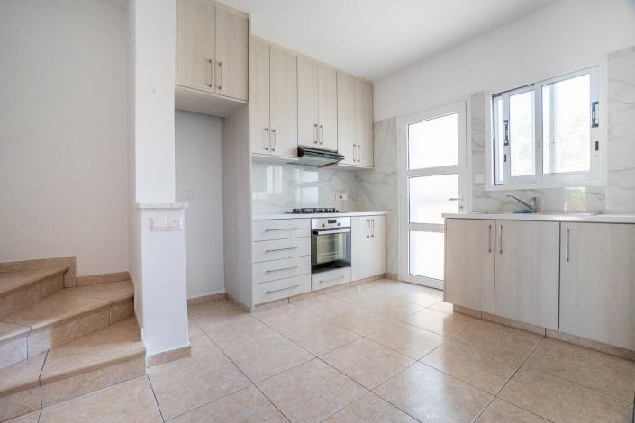 Image No.8-2 Bed Townhouse for sale