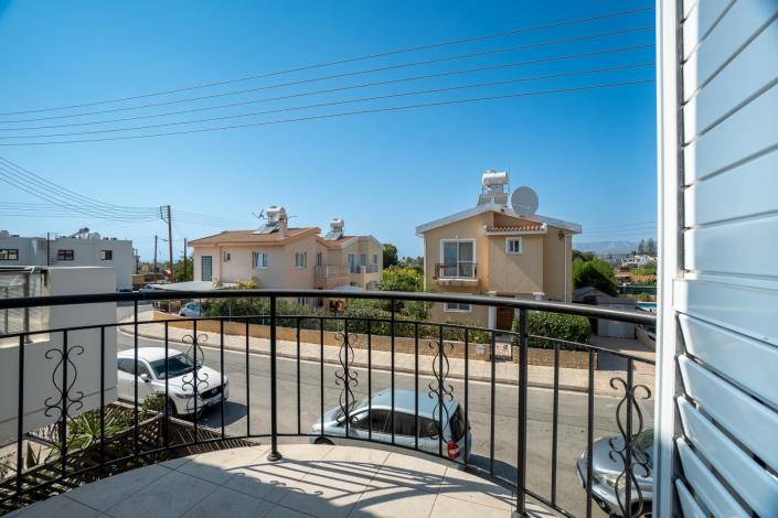 Image No.16-2 Bed Townhouse for sale