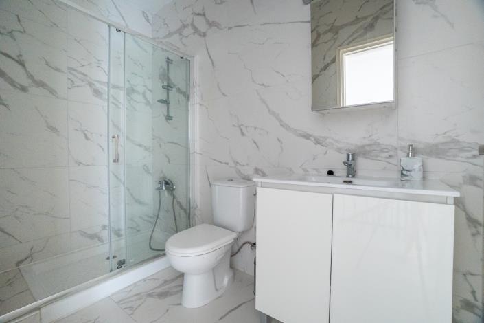 Image No.12-2 Bed Townhouse for sale