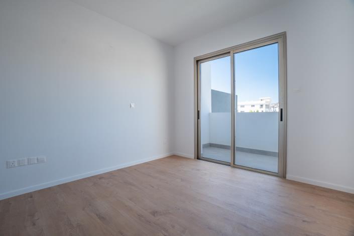 Image No.8-2 Bed Townhouse for sale