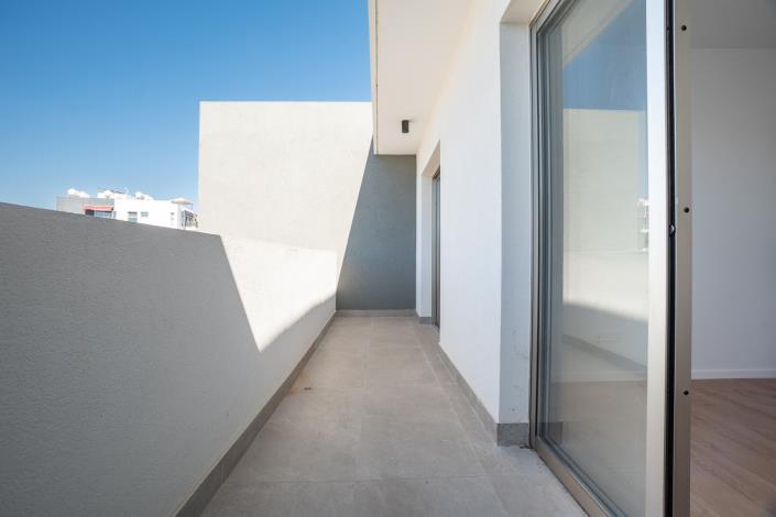 Image No.9-2 Bed Townhouse for sale