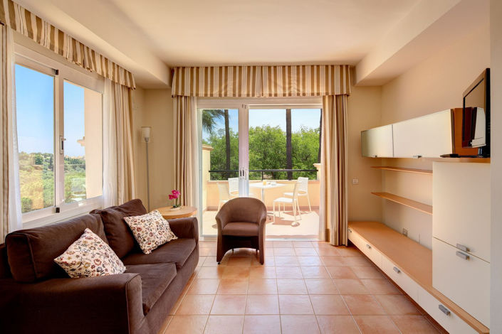 Image No.11-15 Bed Commercial for sale