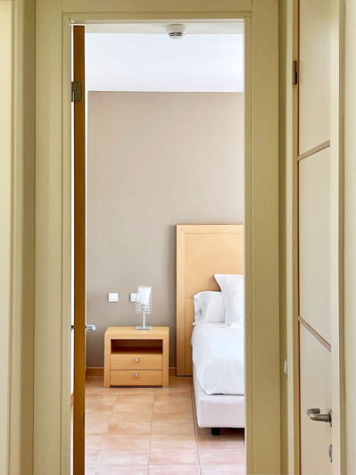 Image No.17-15 Bed Commercial for sale