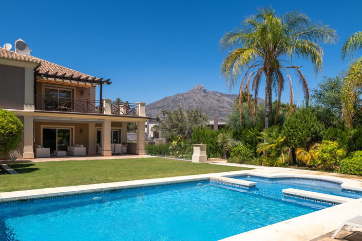 Image No.1-6 Bed Villa for sale