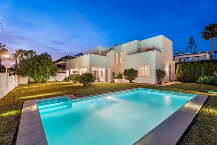 Image No.1-5 Bed Villa for sale