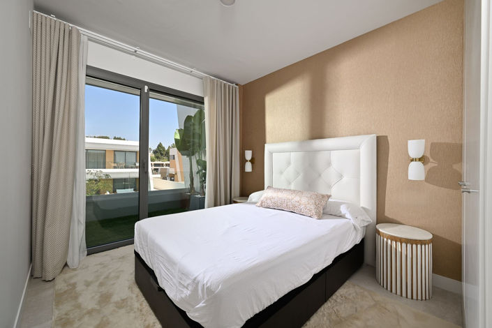 Image No.14-3 Bed Townhouse for sale