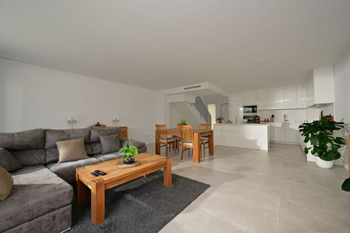 Image No.2-3 Bed Townhouse for sale