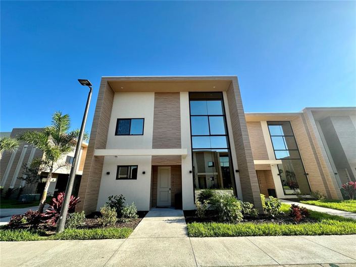 Image No.1-4 Bed Townhouse for sale