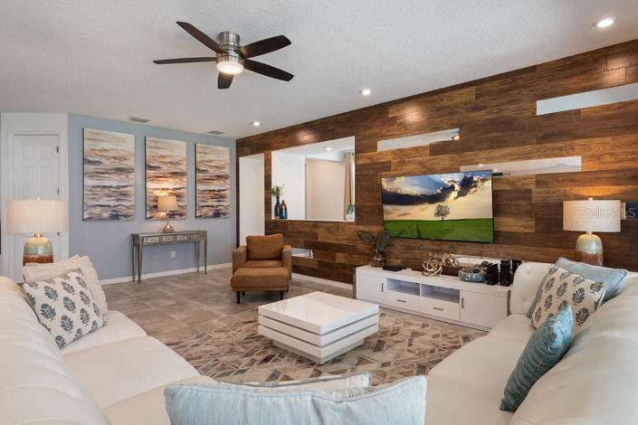 Image No.13-9 Bed Property for sale