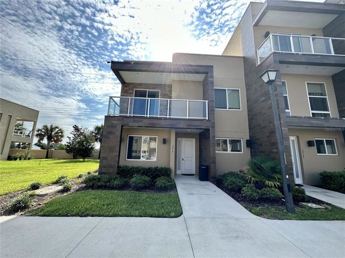 Image No.1-4 Bed Townhouse for sale