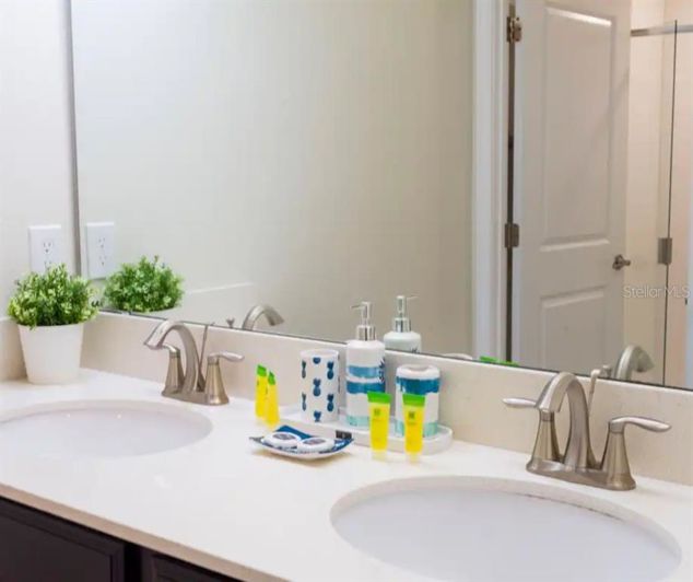 Image No.18-4 Bed Townhouse for sale