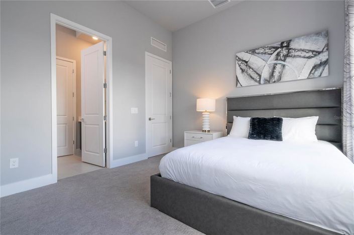 Image No.27-5 Bed Property for sale