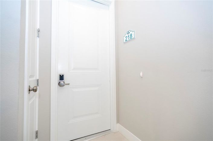 Image No.8-5 Bed Property for sale