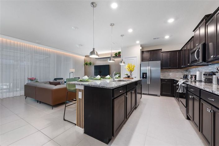 Image No.13-5 Bed Townhouse for sale