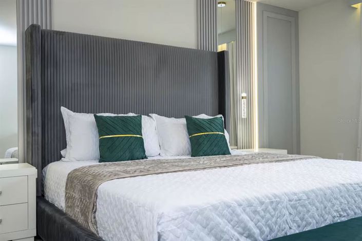 Image No.42-5 Bed Townhouse for sale