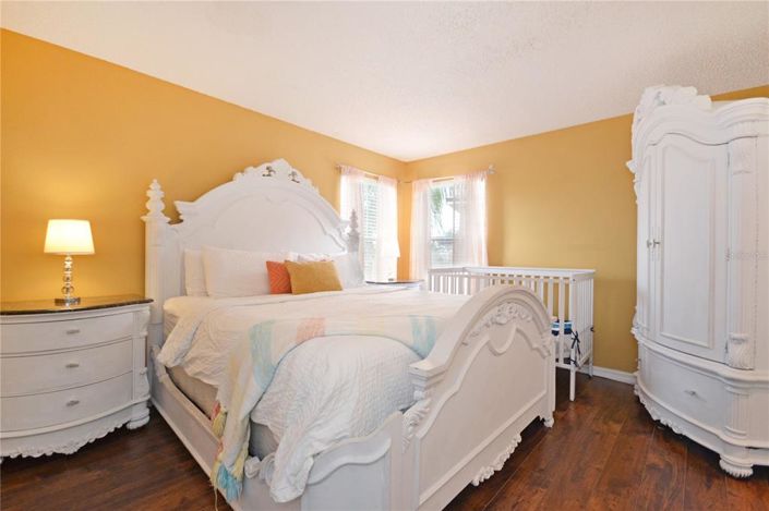 Image No.17-7 Bed Property for sale