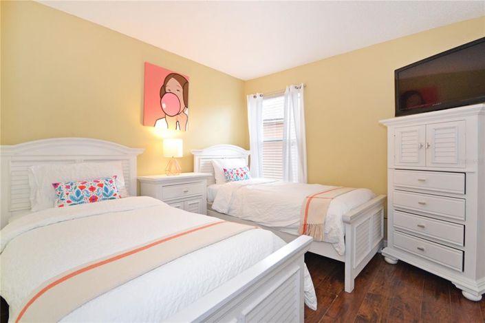 Image No.23-7 Bed Property for sale