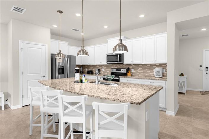 Image No.11-5 Bed Townhouse for sale