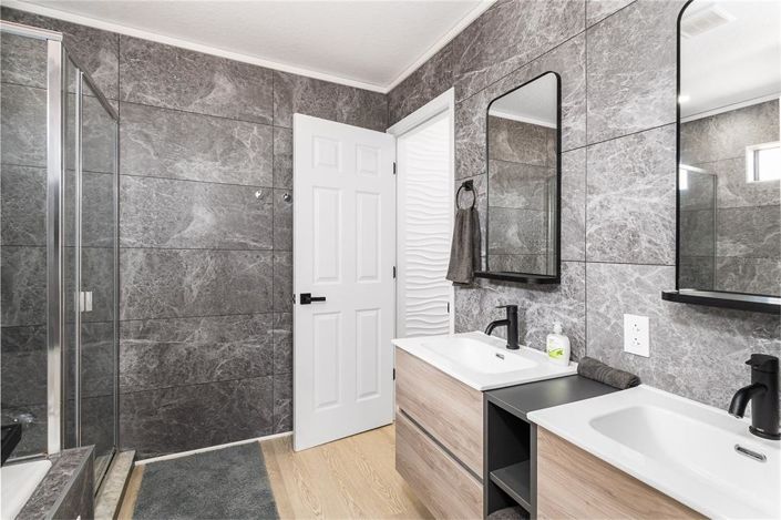 Image No.19-4 Bed Property for sale