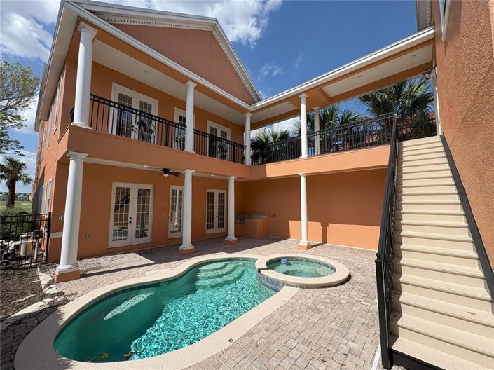 Image No.1-6 Bed Property for sale