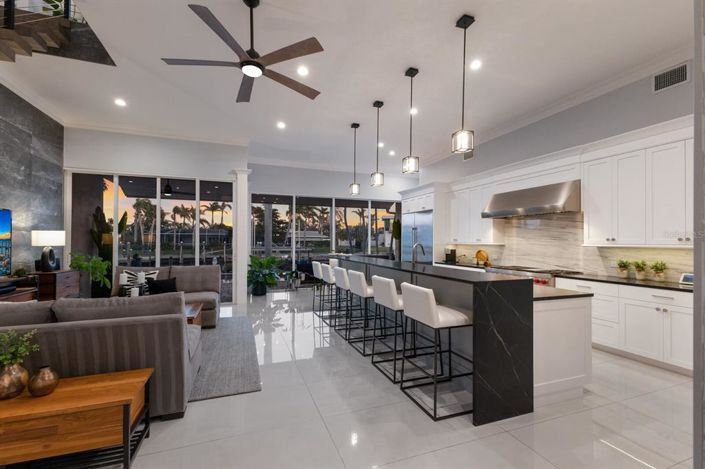 Image No.10-4 Bed Property for sale