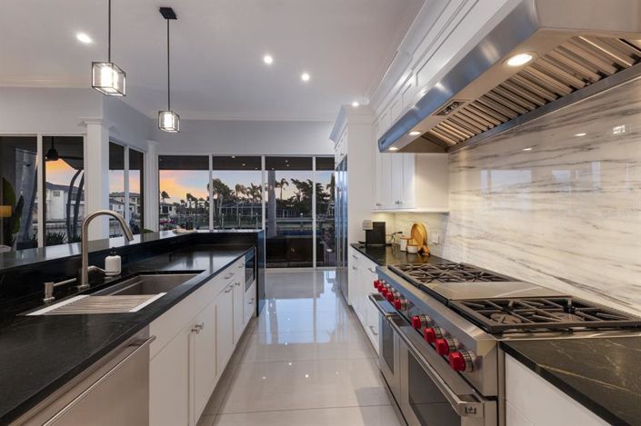 Image No.13-4 Bed Property for sale