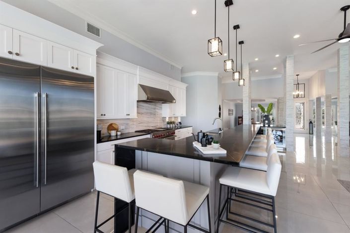 Image No.17-4 Bed Property for sale