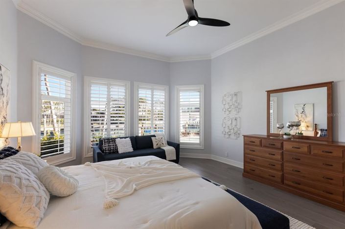 Image No.28-4 Bed Property for sale