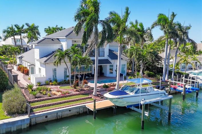 Image No.3-4 Bed Property for sale