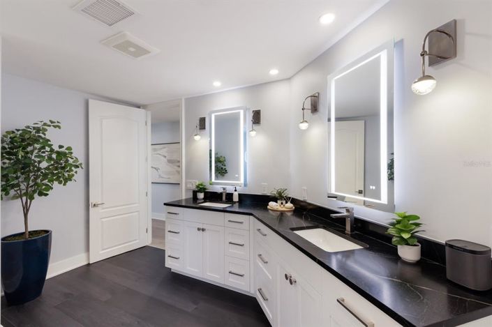 Image No.32-4 Bed Property for sale