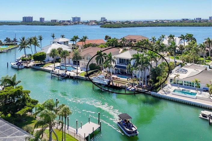 Image No.4-4 Bed Property for sale