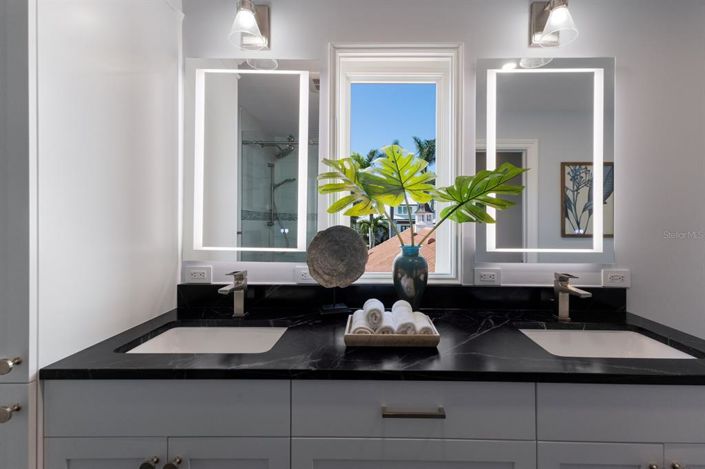 Image No.54-4 Bed Property for sale