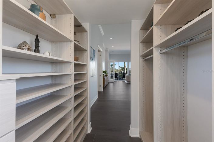 Image No.60-4 Bed Property for sale