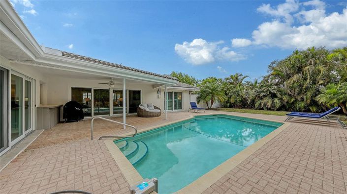 Image No.42-3 Bed Property for sale