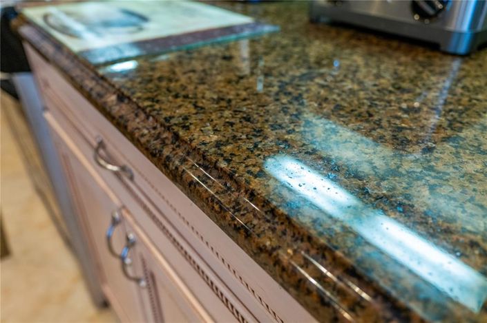 Image No.12-3 Bed Property for sale