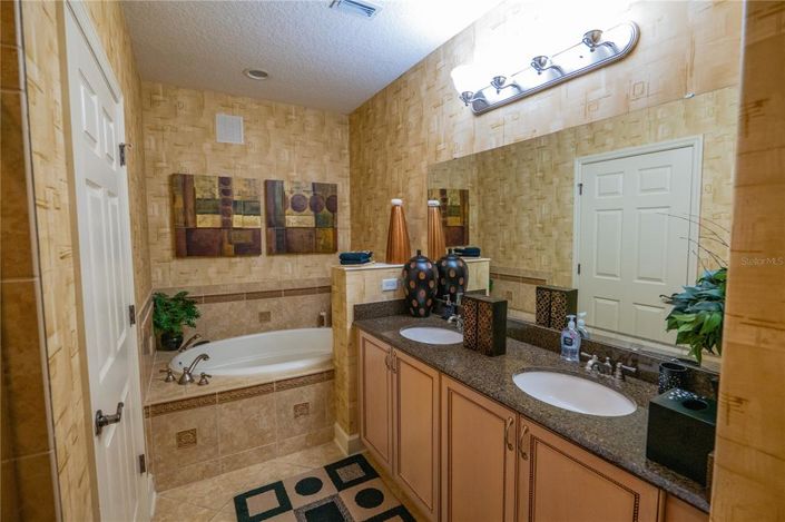 Image No.23-3 Bed Property for sale