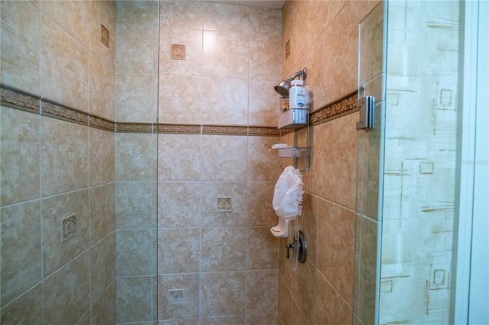 Image No.26-3 Bed Property for sale