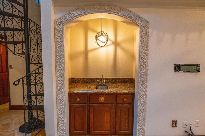 Image No.14-3 Bed Property for sale