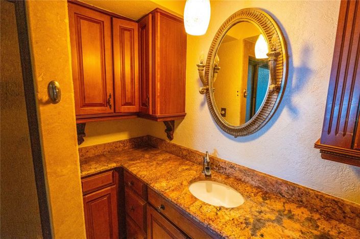 Image No.19-3 Bed Property for sale