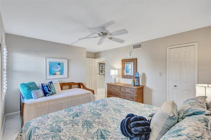 Image No.41-2 Bed Property for sale