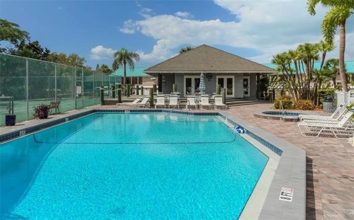 Image No.25-2 Bed Property for sale