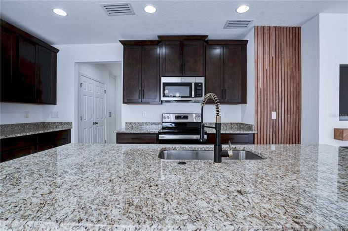 Image No.19-4 Bed Property for sale