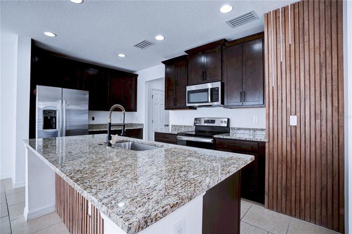 Image No.20-4 Bed Property for sale