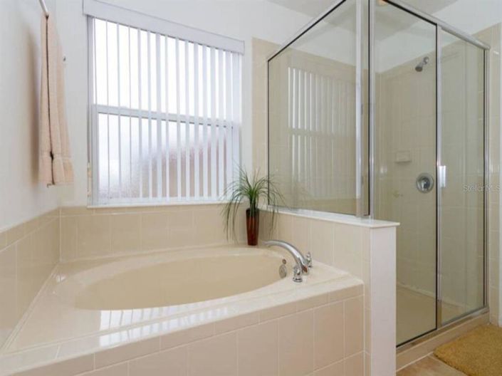 Image No.11-5 Bed Property for sale