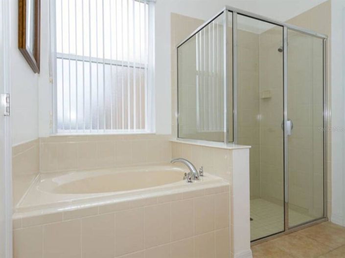 Image No.25-5 Bed Property for sale