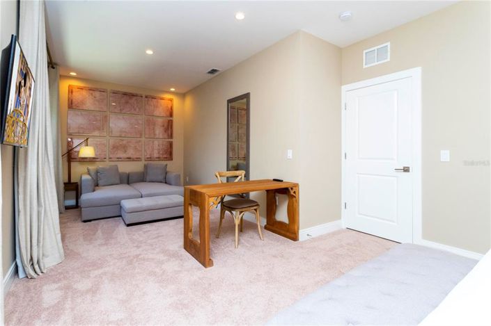 Image No.40-3 Bed Property for sale