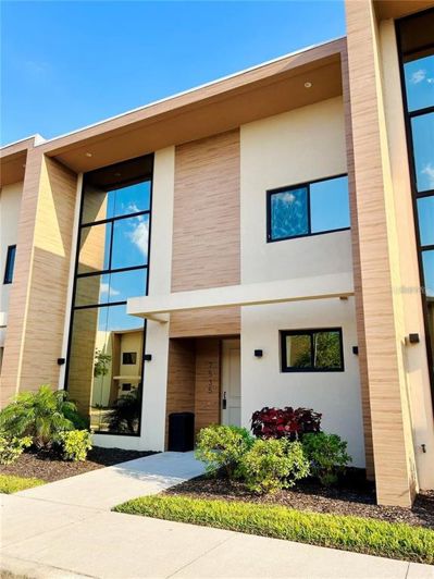 Image No.1-4 Bed Townhouse for sale