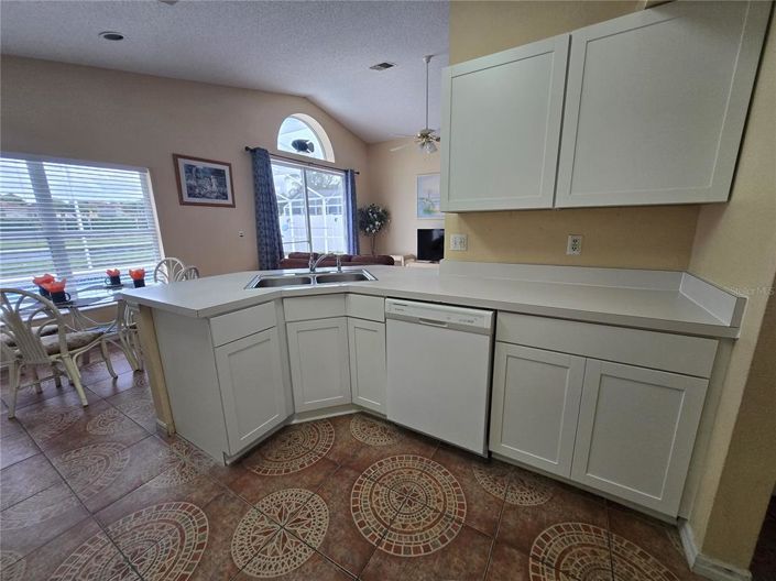 Image No.7-4 Bed Property for sale